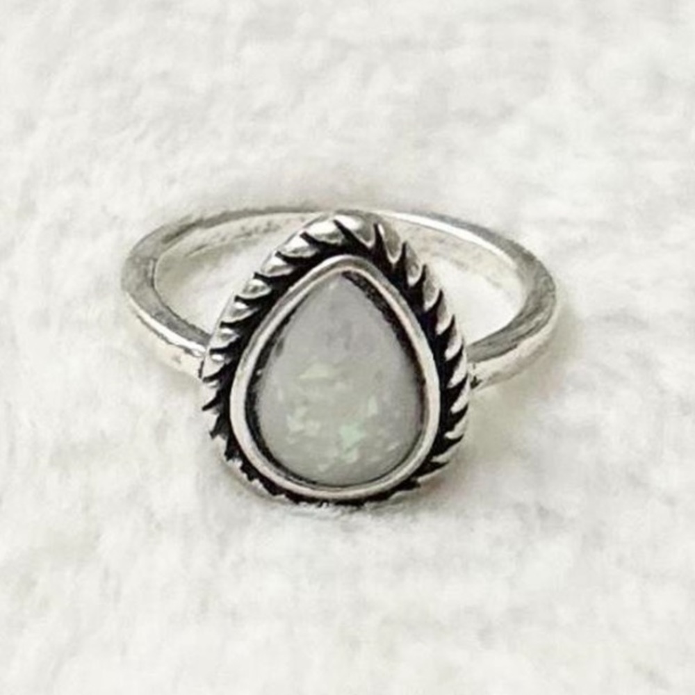 5/$15 🩷 MUST BUNDLE Silver Teardrop Opal Ring - White Opalescent Accent